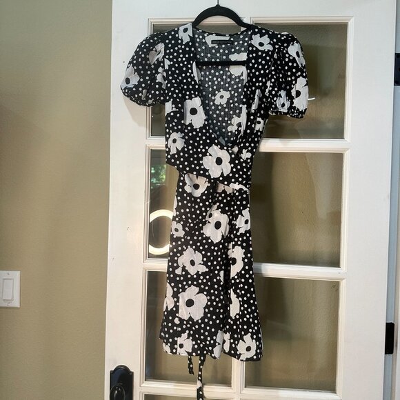 URBAN OUTFITTERS Cap Sleeve Wrap Front Floral Jocelyn Mini Dress - size small - Picture 8 of 9